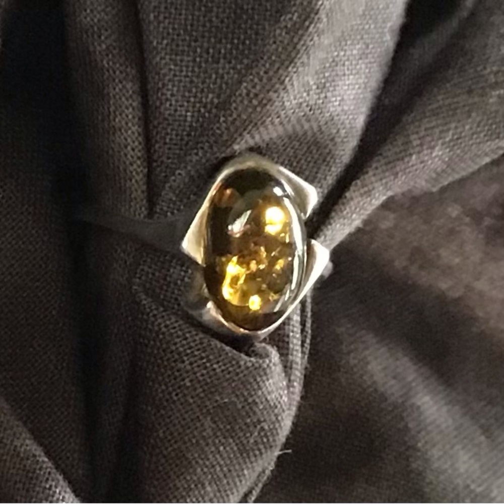 Vintage amber oval ring in sterling silver